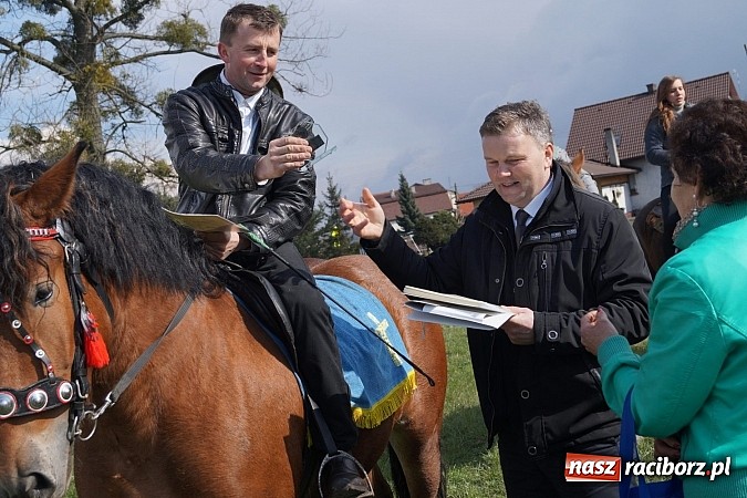 Zdjęcie w galerii na portalu naszraciborz.pl: Z okolicznych miejscowości na procesji w Zawadzie Ks. wiadomości z regionu