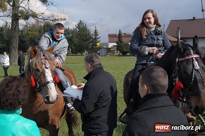 Zdjęcie w galerii na portalu naszraciborz.pl: Z okolicznych miejscowości na procesji w Zawadzie Ks. wiadomości z regionu
