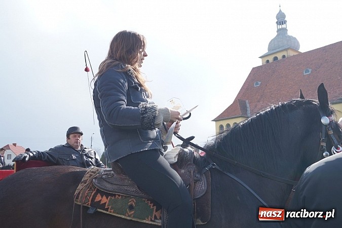 Zdjęcie w galerii na portalu naszraciborz.pl: Z okolicznych miejscowości na procesji w Zawadzie Ks. wiadomości z regionu