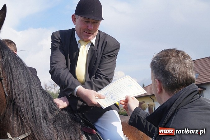 Zdjęcie w galerii na portalu naszraciborz.pl: Z okolicznych miejscowości na procesji w Zawadzie Ks. wiadomości z regionu