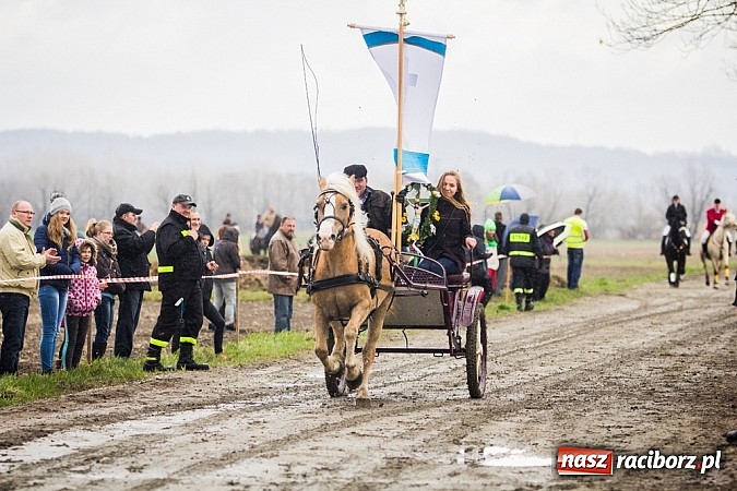 Zdjęcie w galerii na portalu naszraciborz.pl: Wyścigi konne na zakończenie procesji w Sudole wiadomości z regionu
