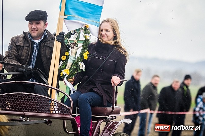 Zdjęcie w galerii na portalu naszraciborz.pl: Wyścigi konne na zakończenie procesji w Sudole wiadomości z regionu
