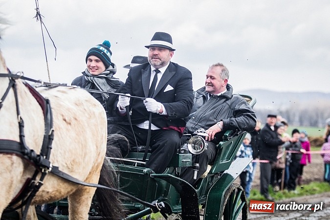 Zdjęcie w galerii na portalu naszraciborz.pl: Wyścigi konne na zakończenie procesji w Sudole wiadomości z regionu