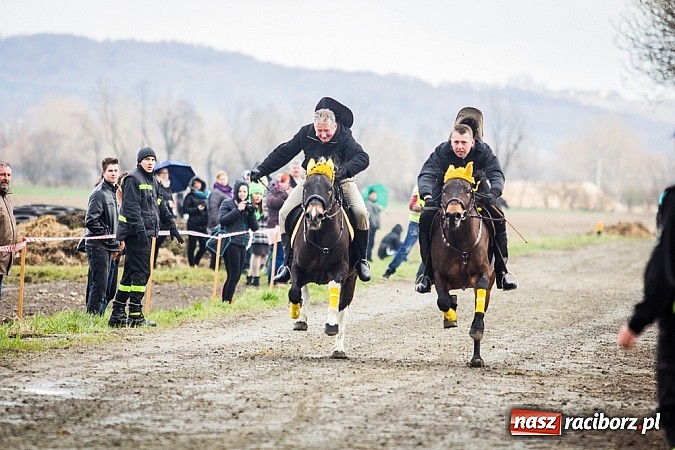 Zdjęcie w galerii na portalu naszraciborz.pl: Wyścigi konne na zakończenie procesji w Sudole wiadomości z regionu