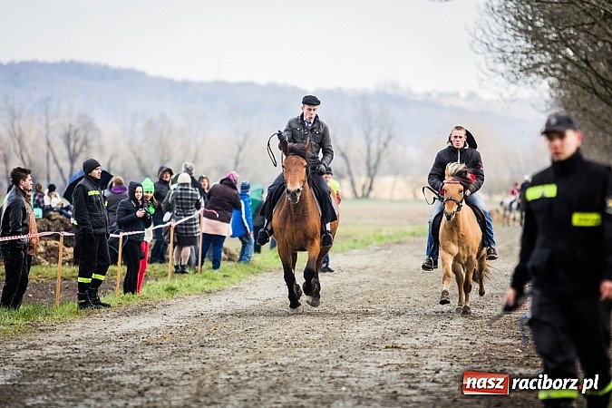Zdjęcie w galerii na portalu naszraciborz.pl: Wyścigi konne na zakończenie procesji w Sudole wiadomości z regionu