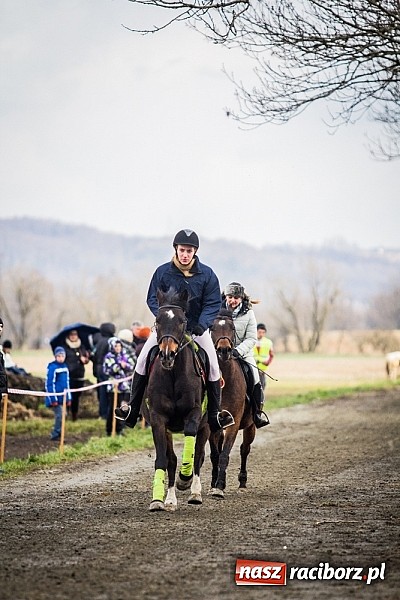 Zdjęcie w galerii na portalu naszraciborz.pl: Wyścigi konne na zakończenie procesji w Sudole wiadomości z regionu