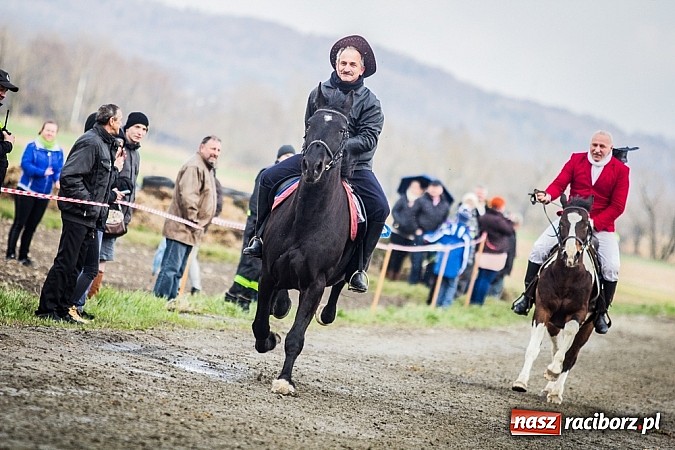 Zdjęcie w galerii na portalu naszraciborz.pl: Wyścigi konne na zakończenie procesji w Sudole wiadomości z regionu