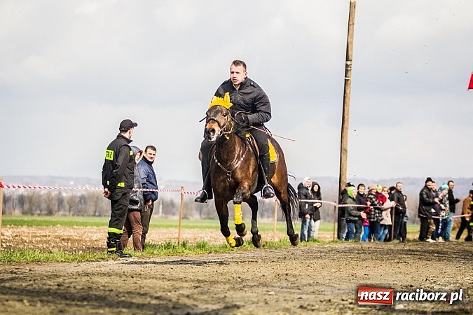 Zdjęcie w galerii na portalu naszraciborz.pl: Wyścigi konne na zakończenie procesji w Sudole wiadomości z regionu