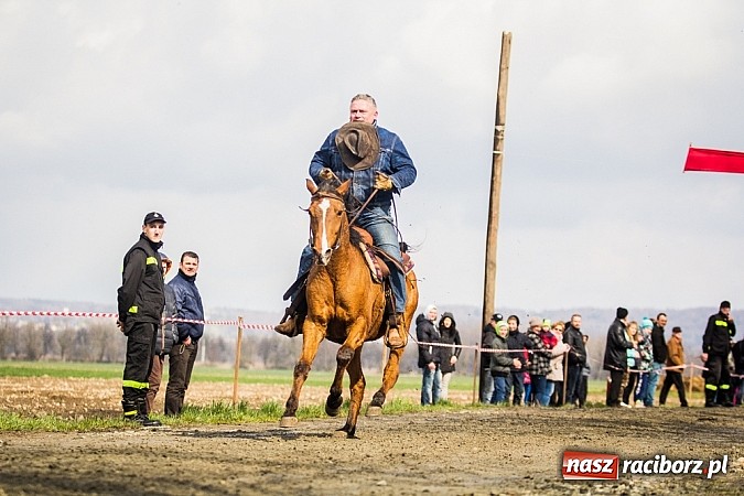 Zdjęcie w galerii na portalu naszraciborz.pl: Wyścigi konne na zakończenie procesji w Sudole wiadomości z regionu
