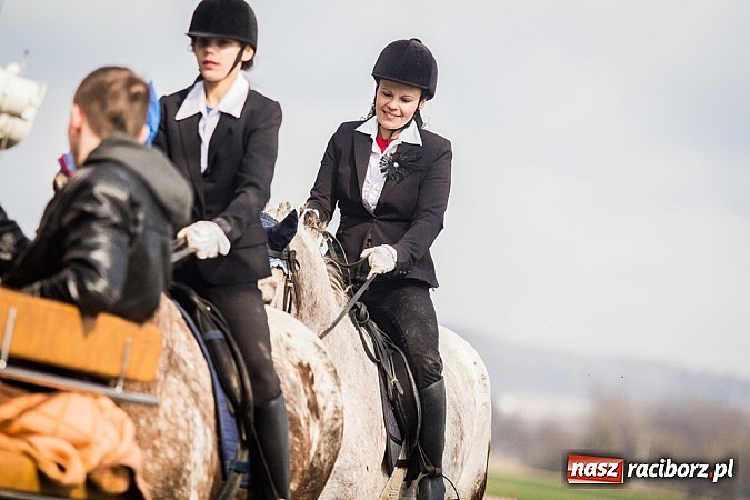 Zdjęcie w galerii na portalu naszraciborz.pl: Wyścigi konne na zakończenie procesji w Sudole wiadomości z regionu