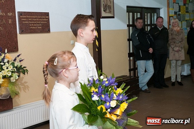 Zdjęcie w galerii na portalu naszraciborz.pl: Biskup Andrzej Czaja w katolickiej podstawówce wiadomości z regionu