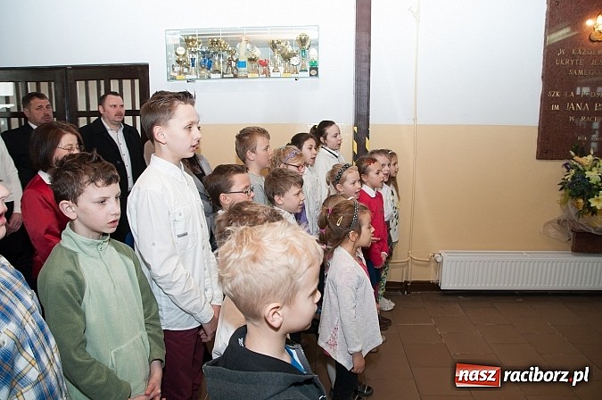 Zdjęcie w galerii na portalu naszraciborz.pl: Biskup Andrzej Czaja w katolickiej podstawówce wiadomości z regionu