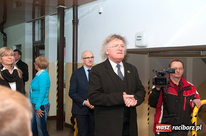 Zdjęcie w galerii na portalu naszraciborz.pl: Biskup Andrzej Czaja w katolickiej podstawówce wiadomości z regionu