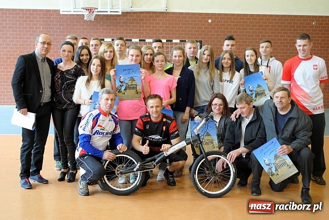 Zdjęcie w galerii na portalu naszraciborz.pl: Krystian Herba pobił Rekord Guinnessa w Taipei 101 wiadomości z regionu