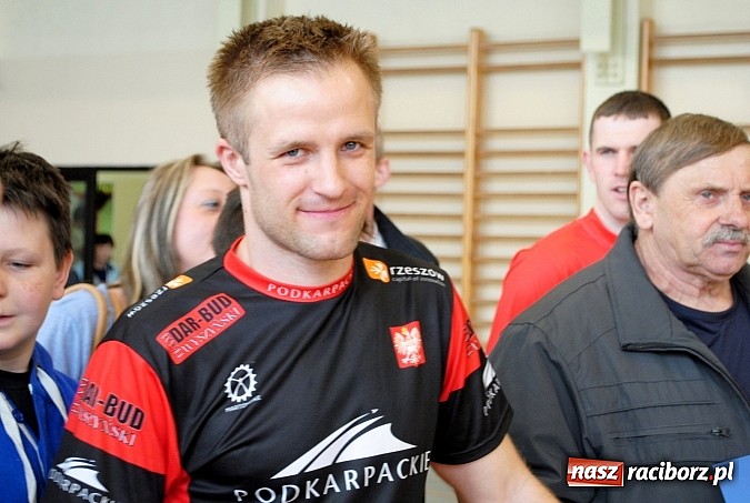 Zdjęcie w galerii na portalu naszraciborz.pl: Krystian Herba pobił Rekord Guinnessa w Taipei 101 wiadomości z regionu