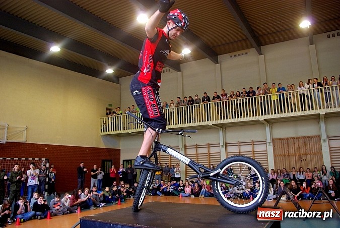 Zdjęcie w galerii na portalu naszraciborz.pl: Krystian Herba pobił Rekord Guinnessa w Taipei 101 wiadomości z regionu