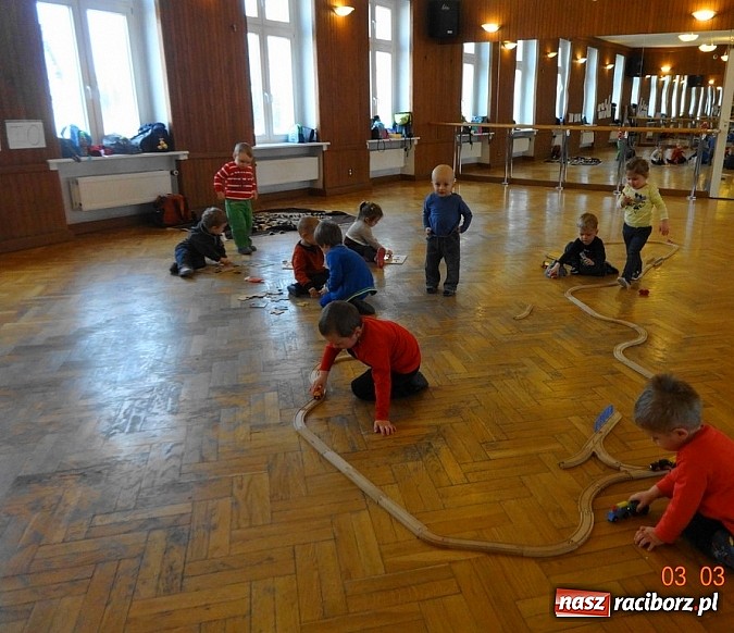 Zdjęcie w galerii na portalu naszraciborz.pl: Wsiadaj zimo na sanki i uciekaj już wiadomości z regionu