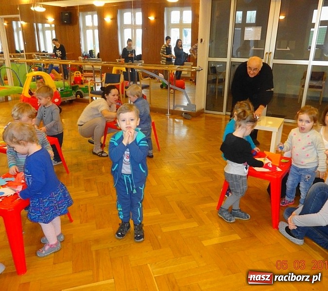 Zdjęcie w galerii na portalu naszraciborz.pl: Wsiadaj zimo na sanki i uciekaj już wiadomości z regionu