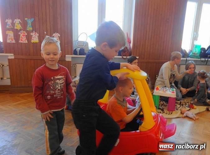 Zdjęcie w galerii na portalu naszraciborz.pl: Wsiadaj zimo na sanki i uciekaj już wiadomości z regionu