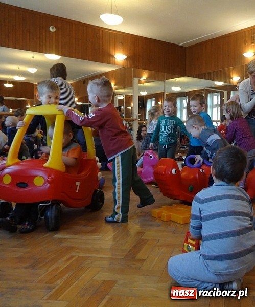 Zdjęcie w galerii na portalu naszraciborz.pl: Wsiadaj zimo na sanki i uciekaj już wiadomości z regionu