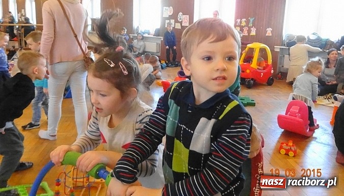 Zdjęcie w galerii na portalu naszraciborz.pl: Wsiadaj zimo na sanki i uciekaj już wiadomości z regionu