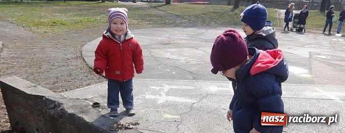 Zdjęcie w galerii na portalu naszraciborz.pl: Wsiadaj zimo na sanki i uciekaj już wiadomości z regionu