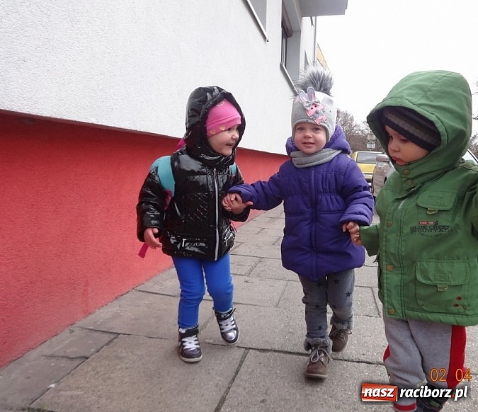 Zdjęcie w galerii na portalu naszraciborz.pl: Wsiadaj zimo na sanki i uciekaj już wiadomości z regionu