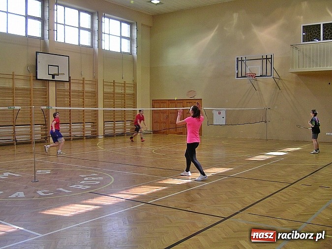 Zdjęcie w galerii na portalu naszraciborz.pl: Wczoraj grano o zajączka wielkanocnego   wiadomości z regionu