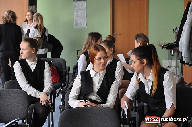 Zdjęcie w galerii na portalu naszraciborz.pl: Hotelarstwo w teorii i praktyce - konkurs w raciborskiej Polonii wiadomości z regionu