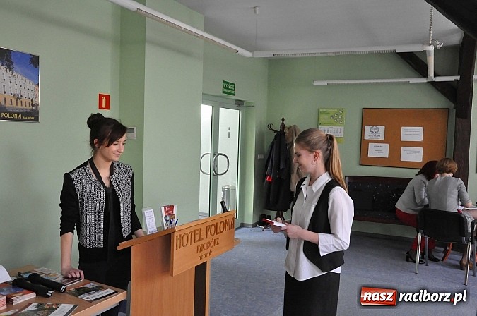 Zdjęcie w galerii na portalu naszraciborz.pl: Hotelarstwo w teorii i praktyce - konkurs w raciborskiej Polonii wiadomości z regionu