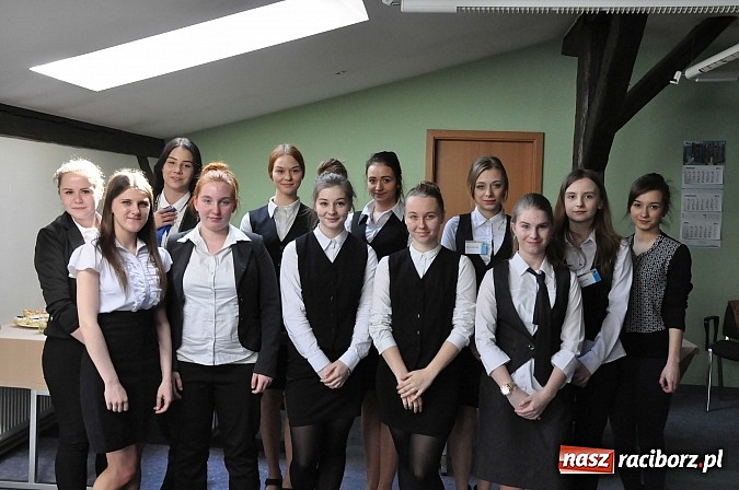 Zdjęcie w galerii na portalu naszraciborz.pl: Hotelarstwo w teorii i praktyce - konkurs w raciborskiej Polonii wiadomości z regionu