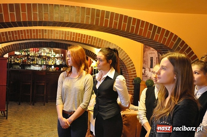 Zdjęcie w galerii na portalu naszraciborz.pl: Hotelarstwo w teorii i praktyce - konkurs w raciborskiej Polonii wiadomości z regionu