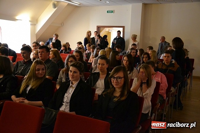 Zdjęcie w galerii na portalu naszraciborz.pl: Ofka Piastówna - akademia i wieczornica poświęcona raciborskiej dominikance za nami wiadomości z regionu