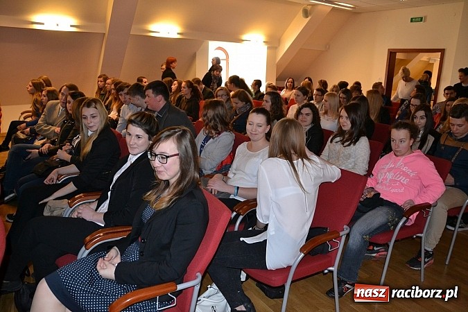 Zdjęcie w galerii na portalu naszraciborz.pl: Ofka Piastówna - akademia i wieczornica poświęcona raciborskiej dominikance za nami wiadomości z regionu