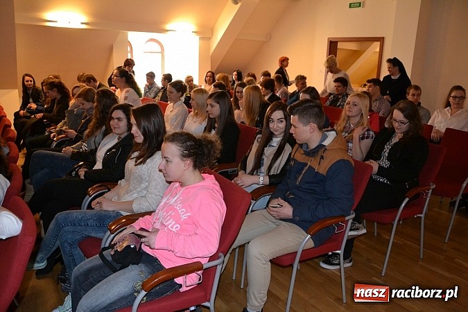 Zdjęcie w galerii na portalu naszraciborz.pl: Ofka Piastówna - akademia i wieczornica poświęcona raciborskiej dominikance za nami wiadomości z regionu