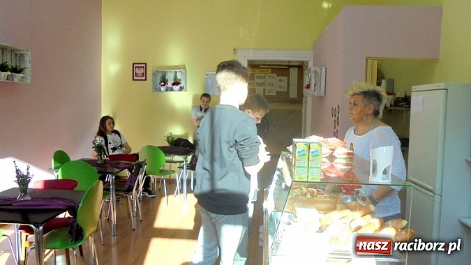 Zdjęcie w galerii na portalu naszraciborz.pl: II miejsce dziewcząt z G5 w Mistrzostwach Raciborza Dwójek Siatkarskich wiadomości z regionu