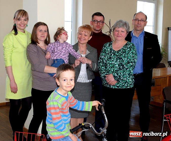 Zdjęcie w galerii na portalu naszraciborz.pl: Opolski PCK przekazał darowiznę dla kietrzańskiego stowarzyszenia   wiadomości z regionu