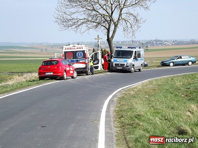 Zdjęcie w galerii na portalu naszraciborz.pl: 37-latka z tej skody miała 1,5 promila. Wiozła dwójkę dzieci. Samochód wypadł z jezdni na łuku drogi Krzanowice-Pietraszyn! wiadomości z regionu