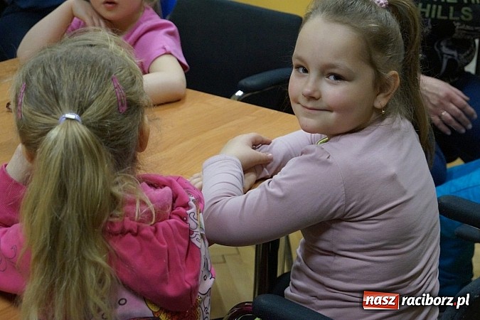 Zdjęcie w galerii na portalu naszraciborz.pl: O Andersenie i nie tylko w bibliotece w Nędzy wiadomości z regionu