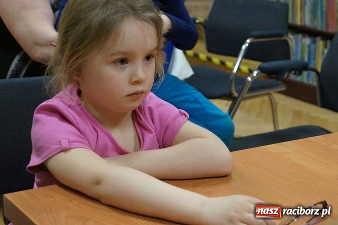 Zdjęcie w galerii na portalu naszraciborz.pl: O Andersenie i nie tylko w bibliotece w Nędzy wiadomości z regionu