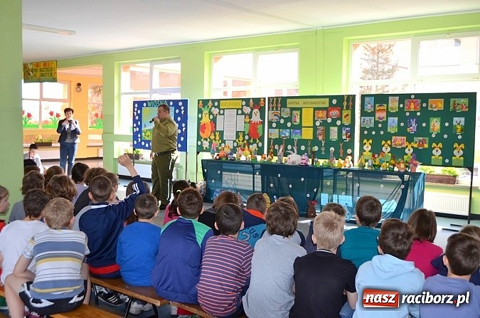Zdjęcie w galerii na portalu naszraciborz.pl: Straż Graniczna z wizytą w szkołach w Raciborzu i Lubomi wiadomości z regionu