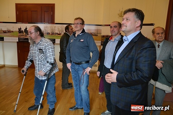 Zdjęcie w galerii na portalu naszraciborz.pl: Wielkanocna procesja konna w Bieńkowicach – finisaż wystawy na zamku wiadomości z regionu