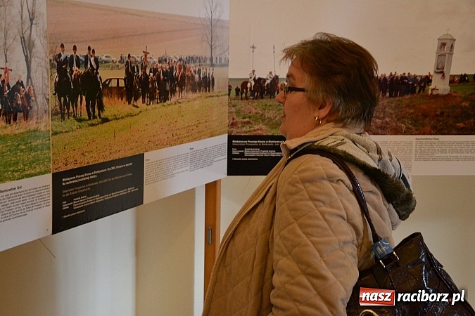 Zdjęcie w galerii na portalu naszraciborz.pl: Wielkanocna procesja konna w Bieńkowicach – finisaż wystawy na zamku wiadomości z regionu