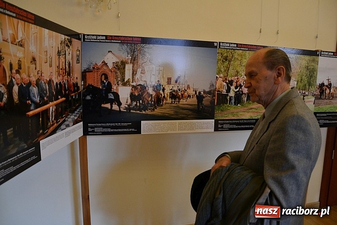 Zdjęcie w galerii na portalu naszraciborz.pl: Wielkanocna procesja konna w Bieńkowicach – finisaż wystawy na zamku wiadomości z regionu