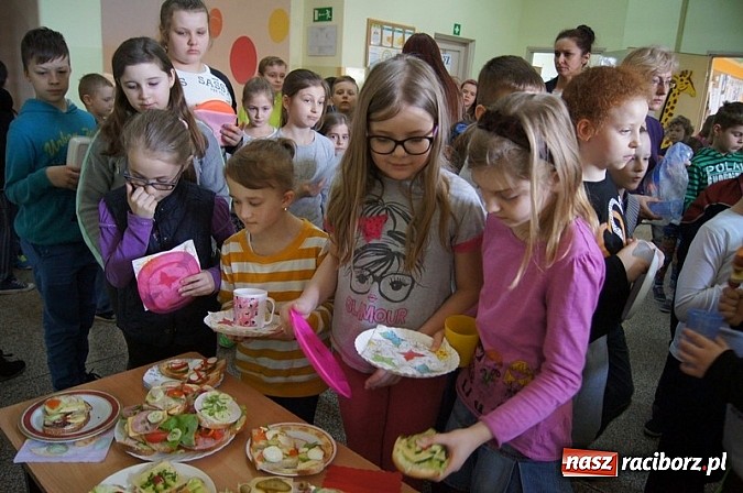 Zdjęcie w galerii na portalu naszraciborz.pl: Na dobry początek dnia...  wiadomości z regionu