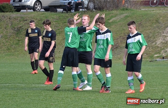 Zdjęcie w galerii na portalu naszraciborz.pl: Procek i Wilisz wyważyli bramę. Zameczek zdobyty! wiadomości z regionu