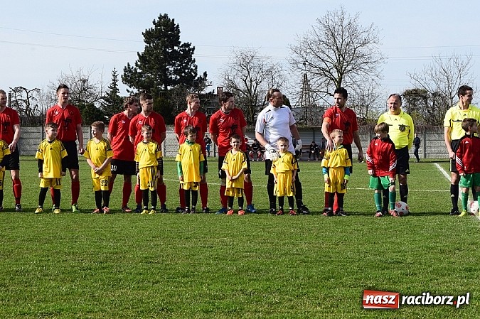 Zdjęcie w galerii na portalu naszraciborz.pl: Kapitan Tworkowa uratował remis w doliczonym czasie gry wiadomości z regionu