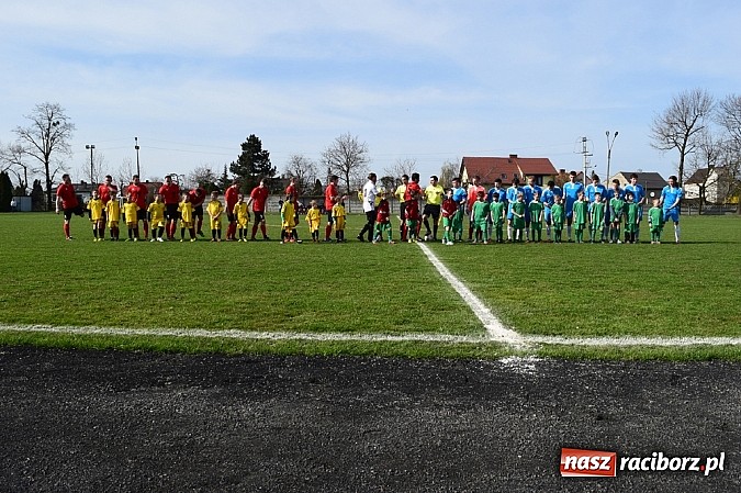 Zdjęcie w galerii na portalu naszraciborz.pl: Kapitan Tworkowa uratował remis w doliczonym czasie gry wiadomości z regionu