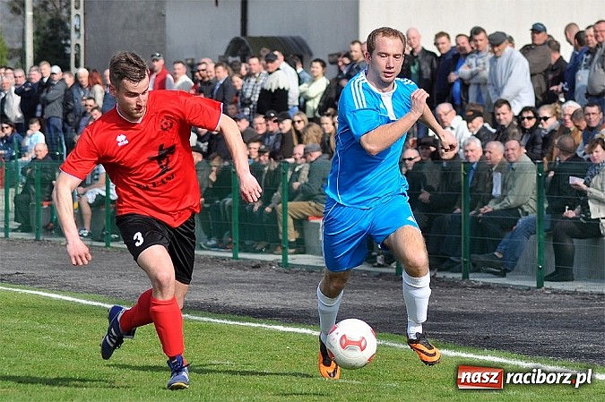 Zdjęcie w galerii na portalu naszraciborz.pl: Kapitan Tworkowa uratował remis w doliczonym czasie gry wiadomości z regionu