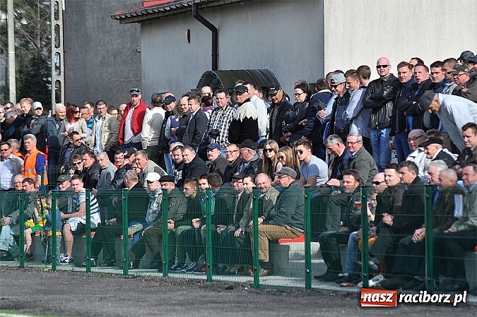 Zdjęcie w galerii na portalu naszraciborz.pl: Kapitan Tworkowa uratował remis w doliczonym czasie gry wiadomości z regionu
